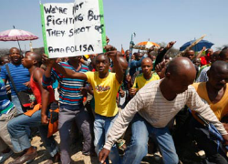 Striking miners march near Anglo American Platinum's Rustenburg mine in the North West province of South Africa. (Mike Hutchings/Reuters)