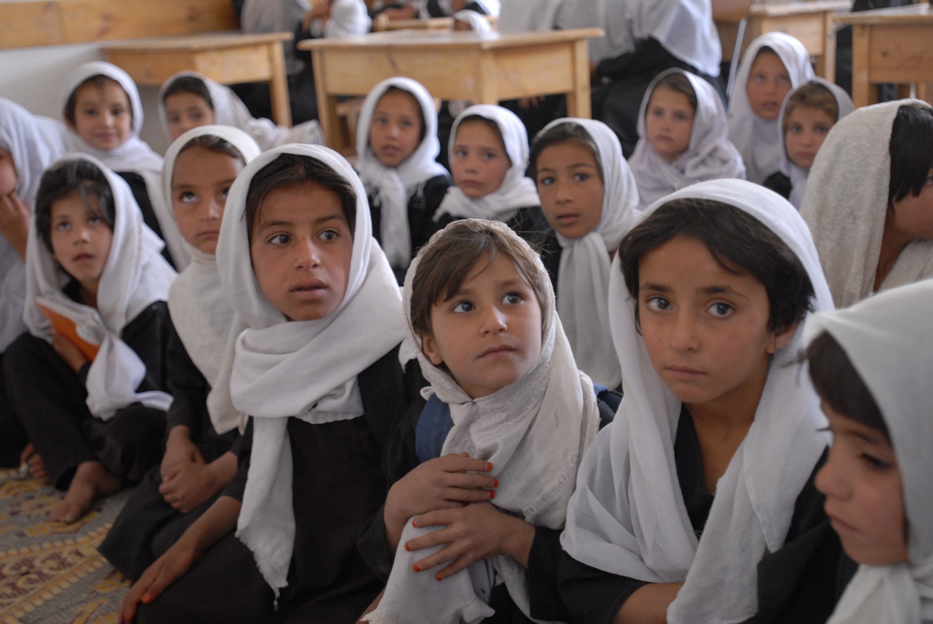 https://pixabay.com/photos/afghanistan-school-classroom-girls-80087/